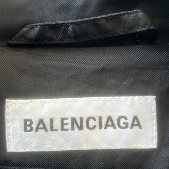 Balenciaga
Balenciaga 7-language assault suit jacket - Picture 4 of 13